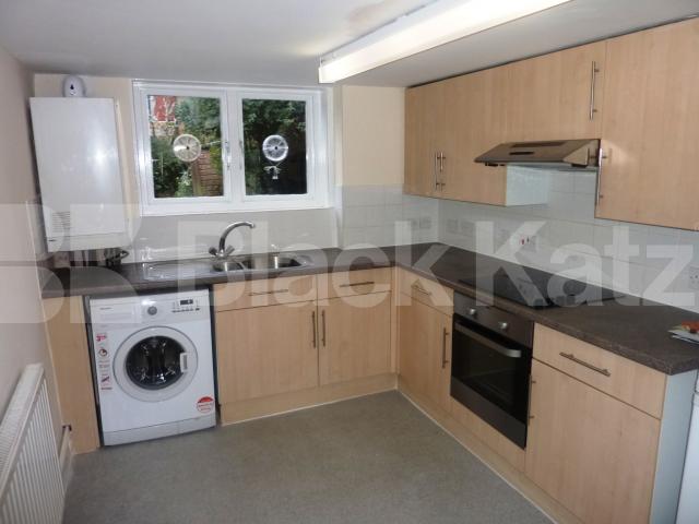 			NEW INSTRUCTION!, 1 Bedroom, 1 bath, 1 reception Flat			 Liverpool Road, HOLLOWAY